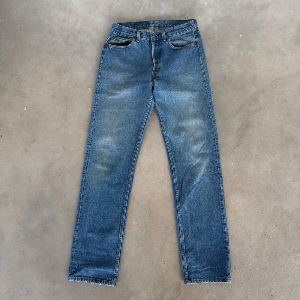 Vintage Levis 501 Mens Straight Leg Jeans Blue Denim Made in USA W32 L34